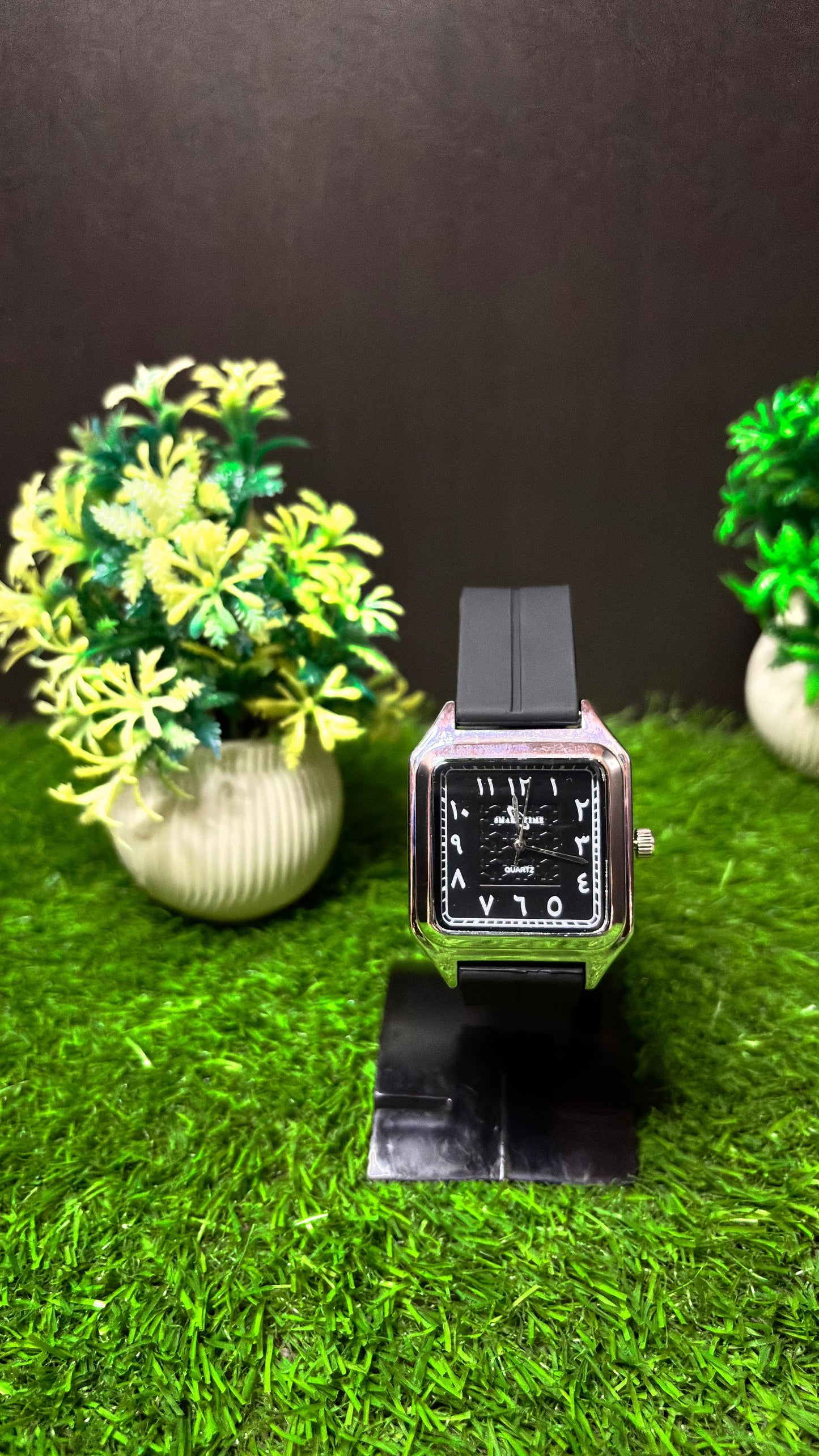 Quartz Aura Watch – Black Edition | Arabic Dial