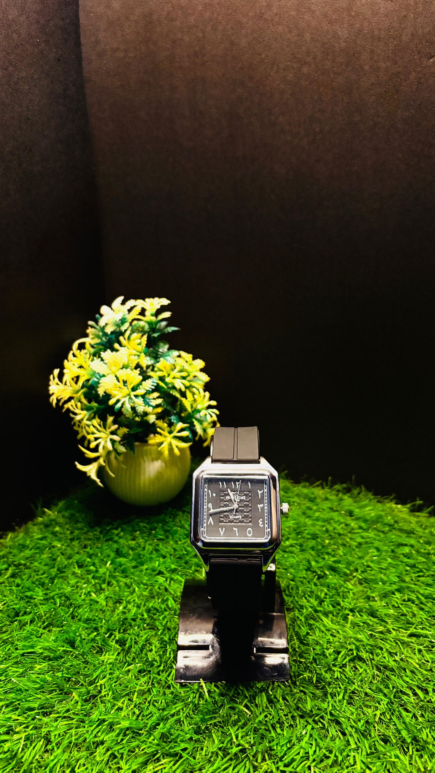 Quartz Aura Watch – Black Edition | Arabic Dial